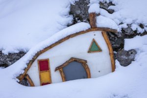 cabane colorée dans la neige àVassieux-en-Vercors 