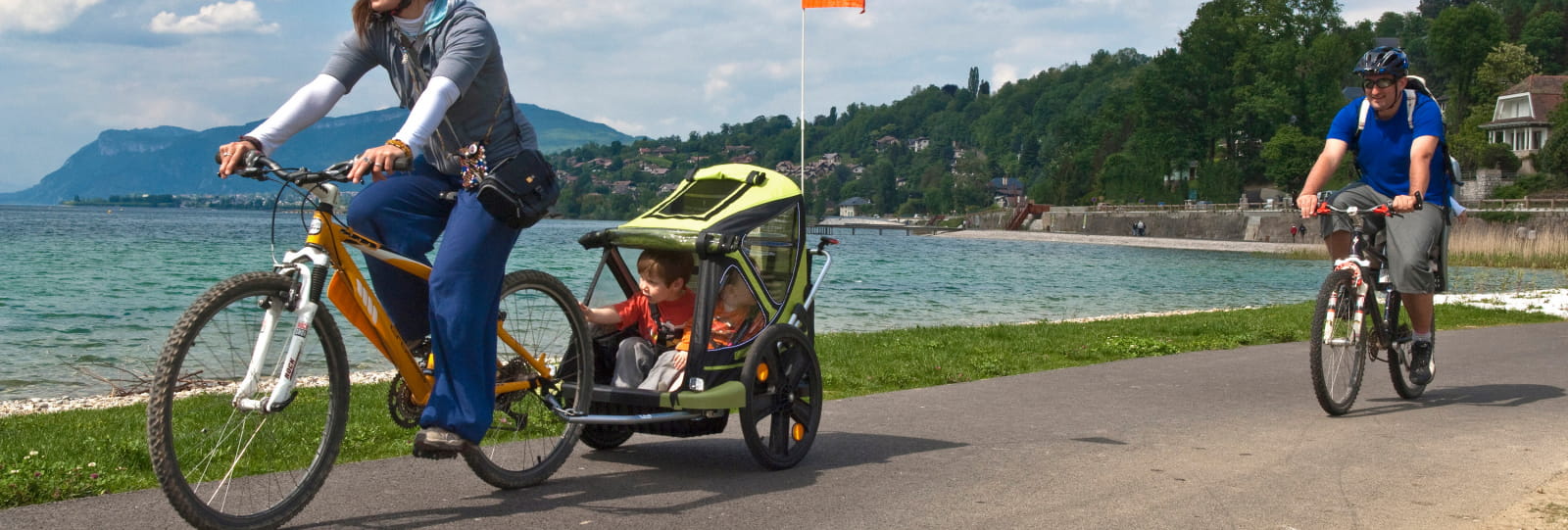 Family cycling on the shores of Lac du Bourget