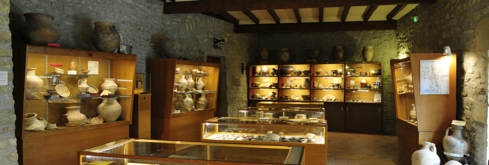 Salle d'exposition - Musée archéologique - Le Pègue
