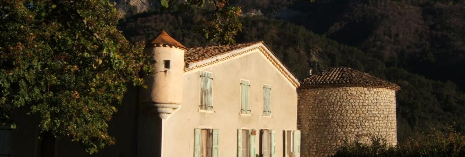 l'Atelier du Château situé dans une maison forte