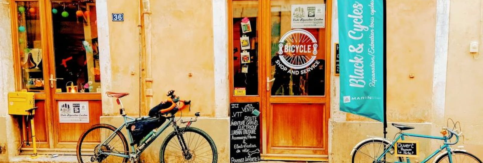 Location de vélos, vélos électriques, réparation avec Black & Cycles