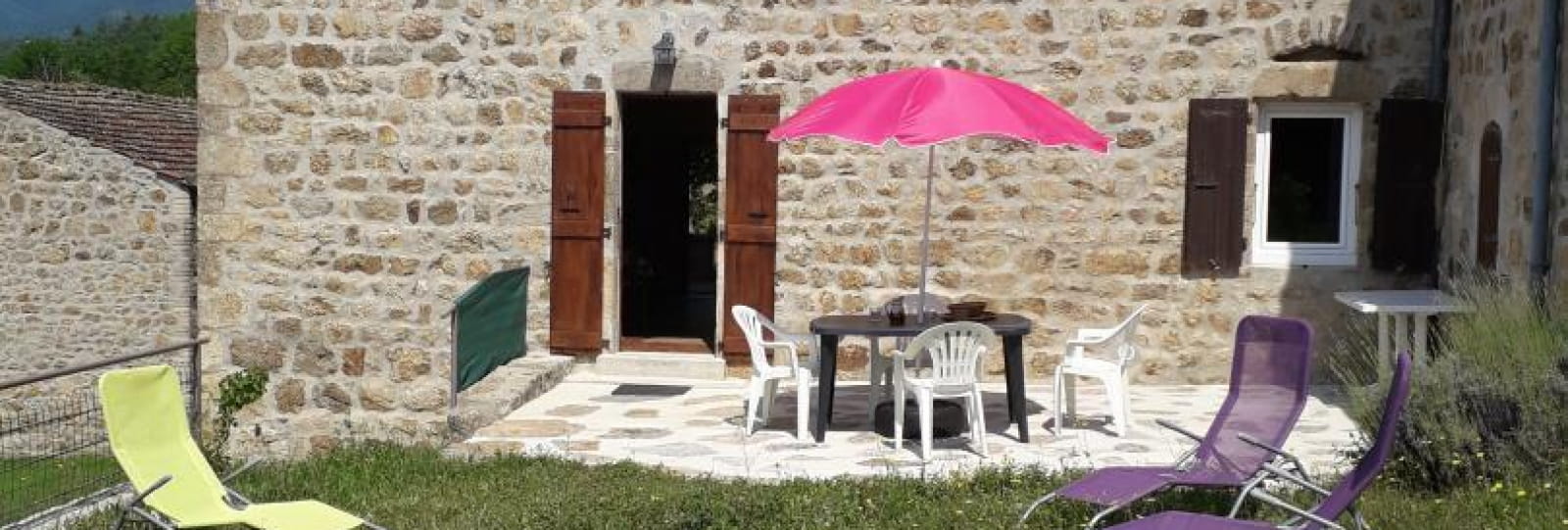 Jardin et terrasse du gîte