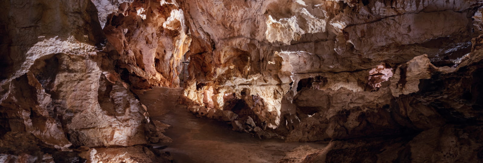 Thaïs Cave