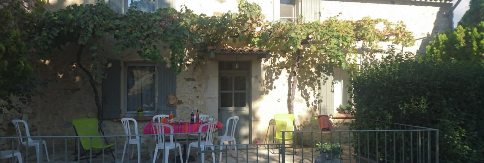 Terrasse et entrée en rez de chaussée côté Sud-Ouest