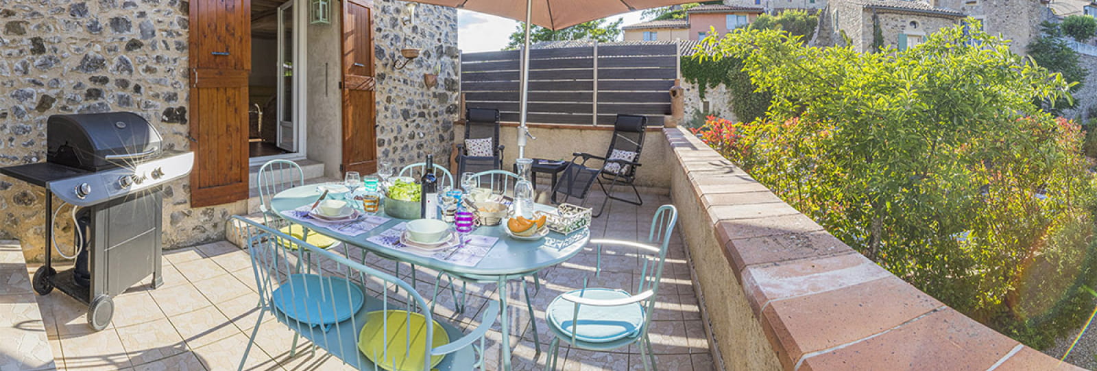 La terrasse devant la maison